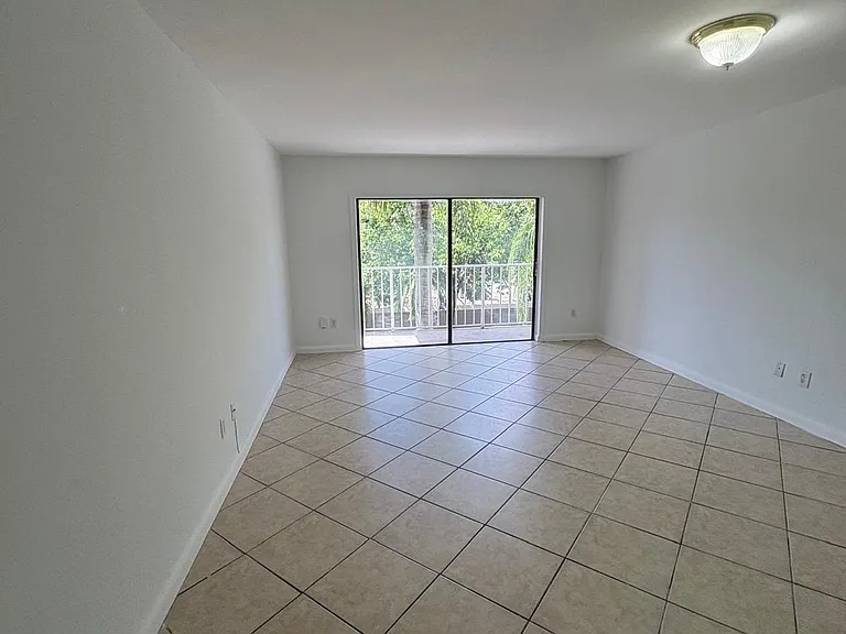 9301 SW 92nd Ave #C308 — Photo 14