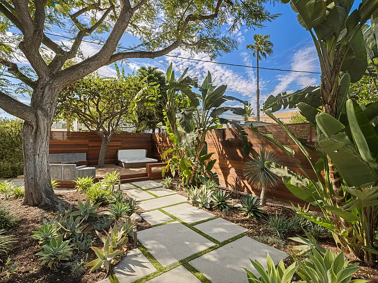 1169 S Sierra Bonita Ave — Photo 46