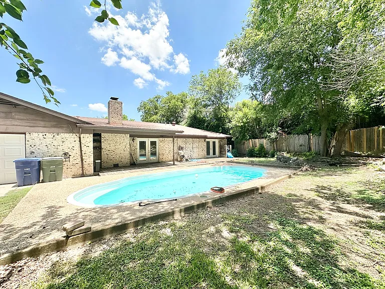 912 Laurie Ln — Photo 37