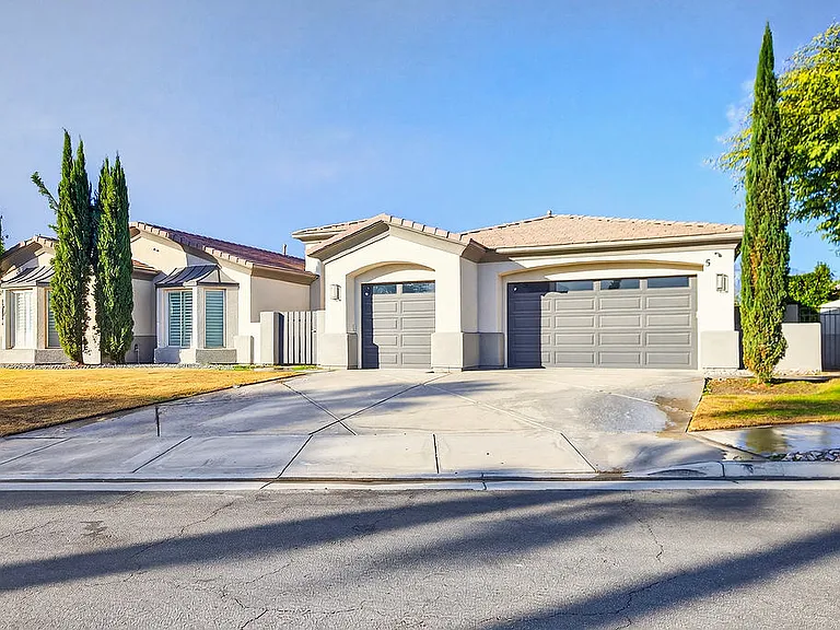 BEAUTIFUL HOME IN LUXURY GATED COMMUNITY IN RANCHO MIRAGE, CALIFORNIA