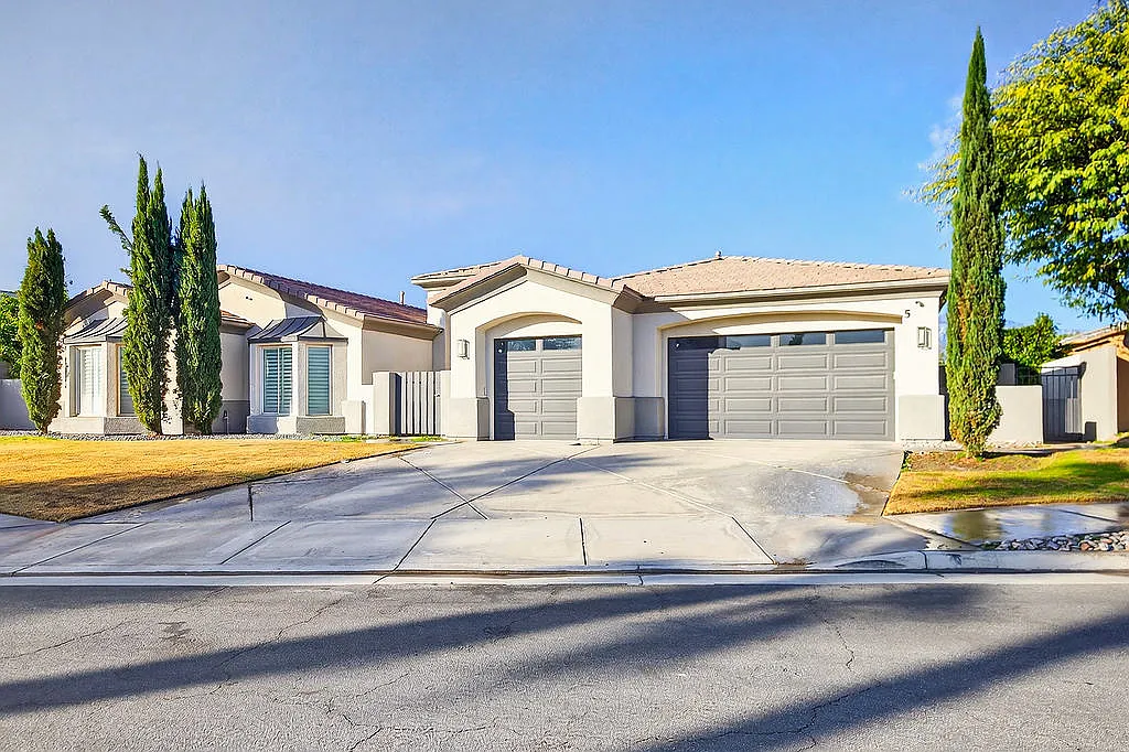Photo 1 of 29 - 5 Curie Ct - Rancho Mirage, CA BEAUTIFUL HOME IN LUXURY GATED COMMUNITY IN RANCHO MIRAGE, CALIFORNIA - 5 Curie Ct