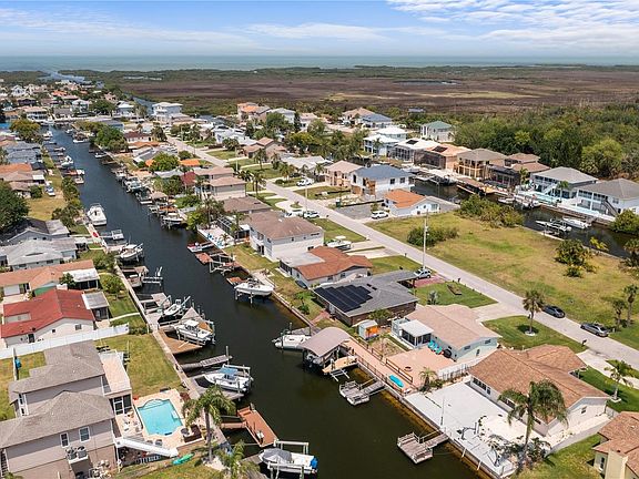 4th image of 7502 Hatteras Dr