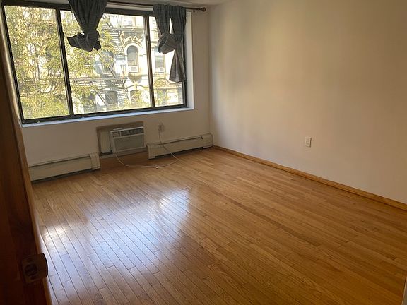 3rd image of 212 E 10th St #A