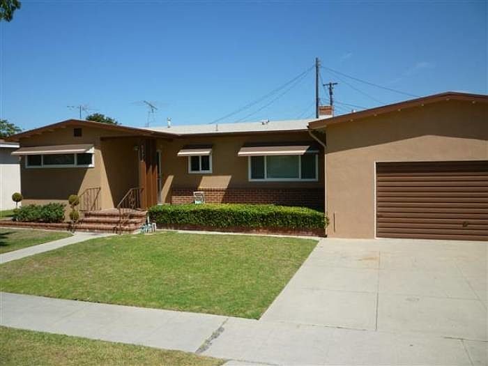 Excelent location (near Bellflower & Spring St.)