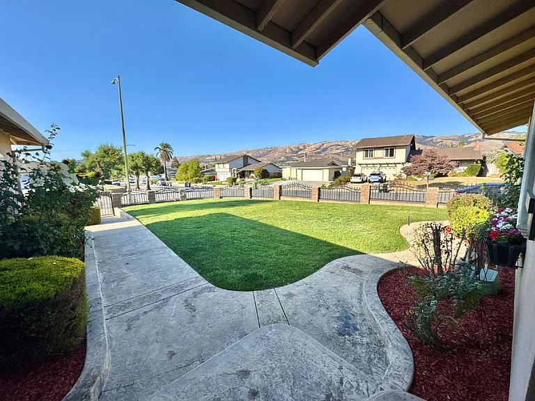 2494 Lone Oak Dr — Photo 11