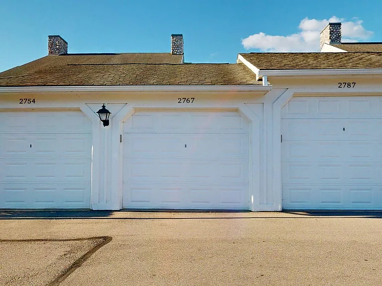 2767 S Knightsbridge Cir — Photo 19