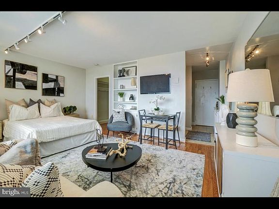 5th image of 1011 Arlington Blvd APT 640