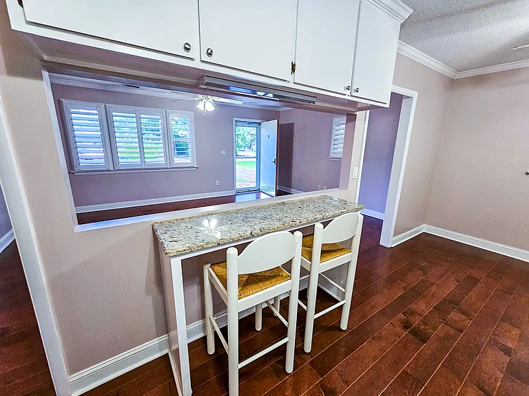603 Huguenin Dr — Photo 6