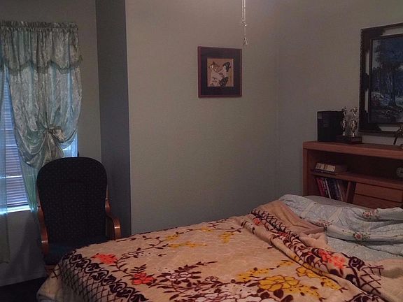3rd image of 951 Cedarwood St