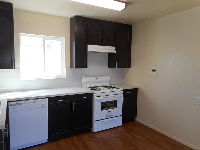 1523 Plaza Del Amo — Photo 11