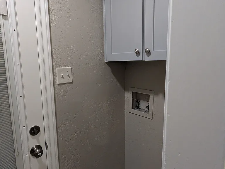 LAUNDRY ROOM WASHER HOOKUPS