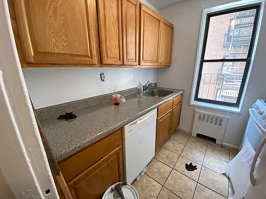 Rented by Queens Apartments Realty LLC | media 18