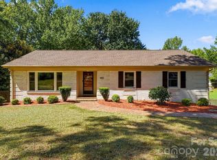 912 Tally Ho Ct, Charlotte, NC 28212