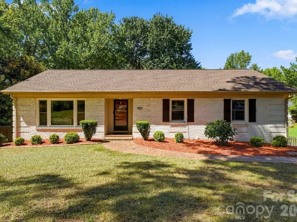 912 Tally Ho Ct, Charlotte, NC 28212