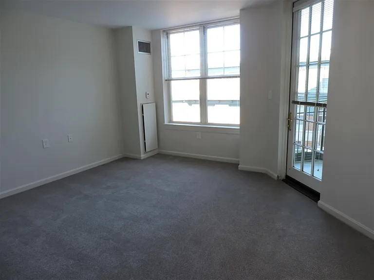 634 Massachusetts Ave — Photo 13