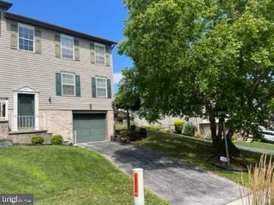 221 Breezewood Dr, Hanover, PA, 17331