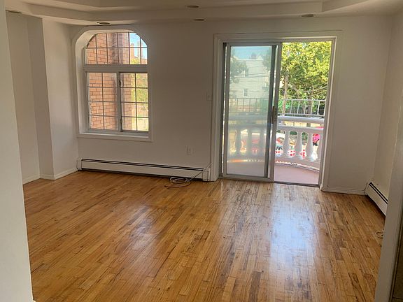 2nd image of 1347 Saint Lawrence Ave APT 2