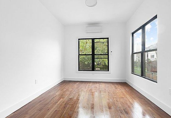 4th image of 37 Essex St #1/2