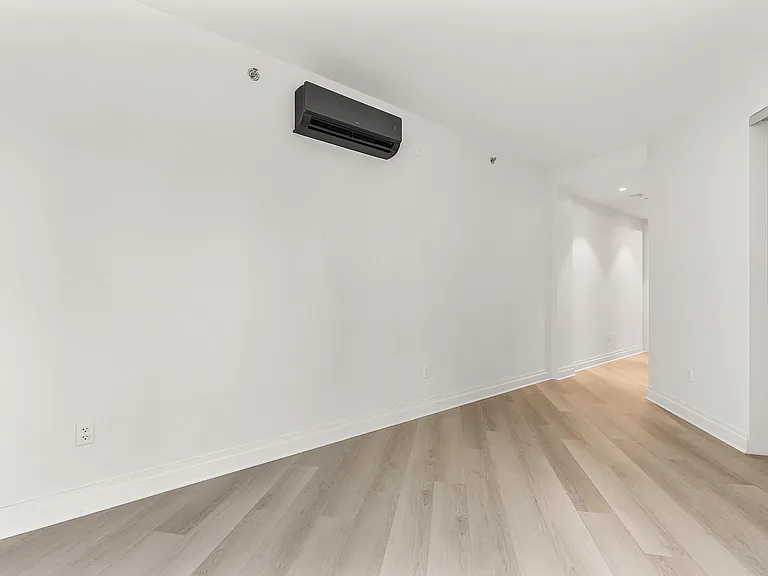 10-25 Jackson Ave #9B — Photo 12