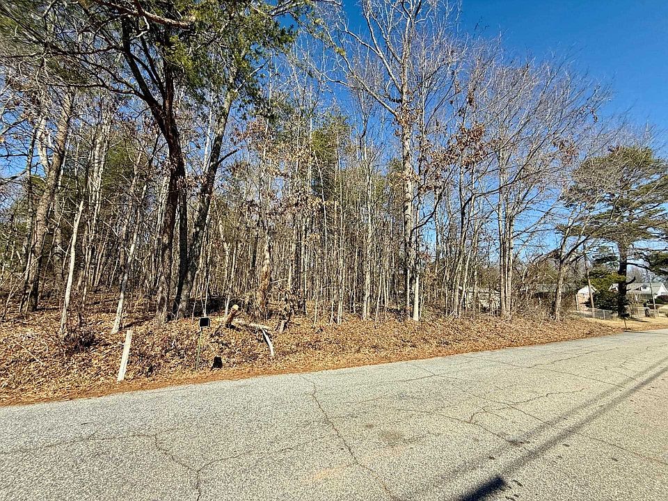2nd image of 20 Pine Dr