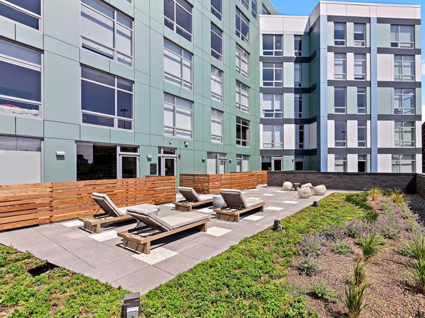 1122 W Chicago Ave #209