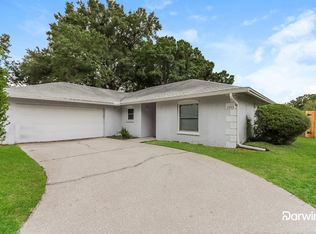 1353 Edgewater Ct, Lutz, FL 33559