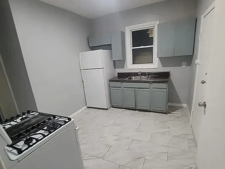 3 bed, $1,999 — Photo 4