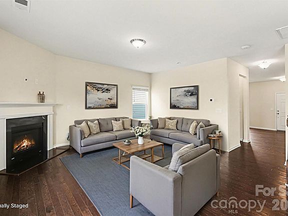 5th image of 173 Glastonbury Dr