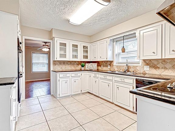 2nd image of 2927 Nancy Bell Ln