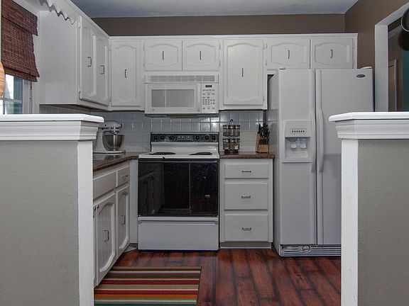 5th image of 208 Painter Ct