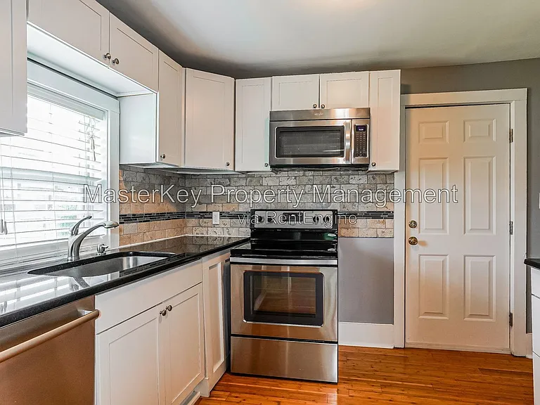 212 S State St — Photo 8