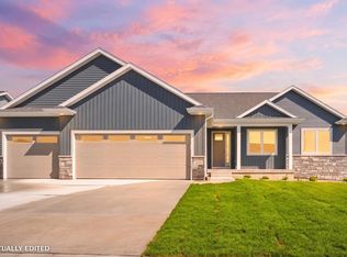 2813 Autumn Woods Dr, Cedar Falls, IA 50613
