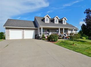 1627 Briar Ln, Pella, IA 50219