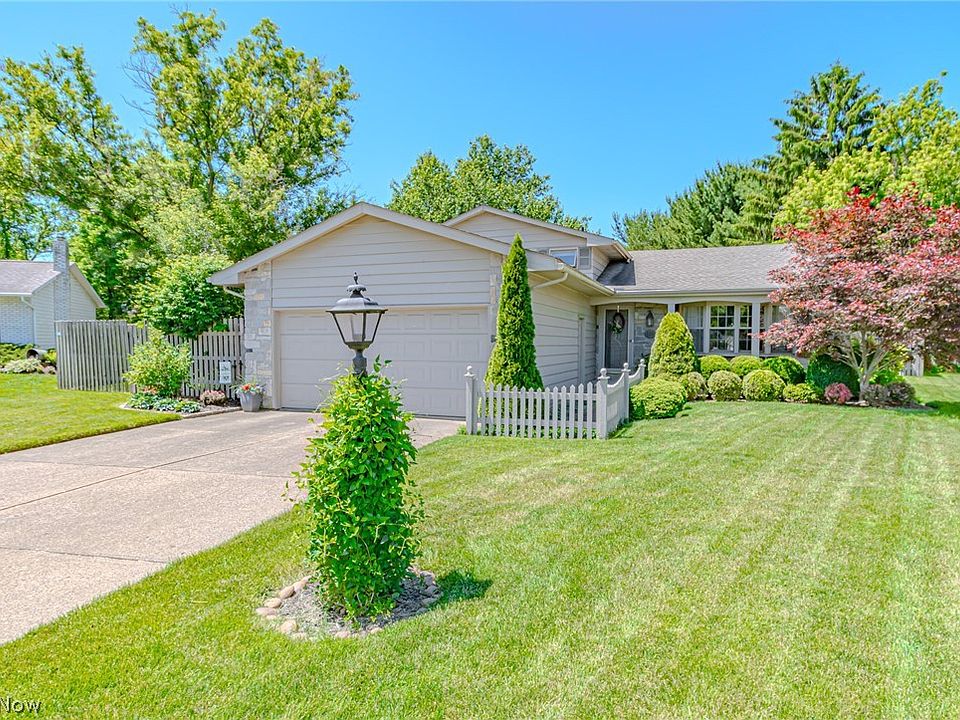 1st image of 128 Huntington Cir