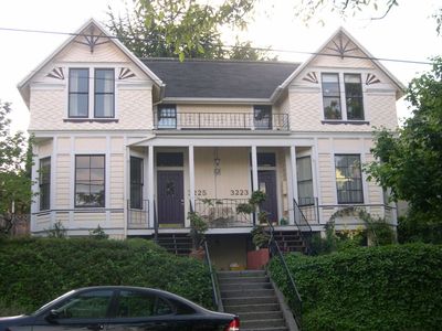 3225 S Corbett Ave APT 1, Portland, OR, 97239