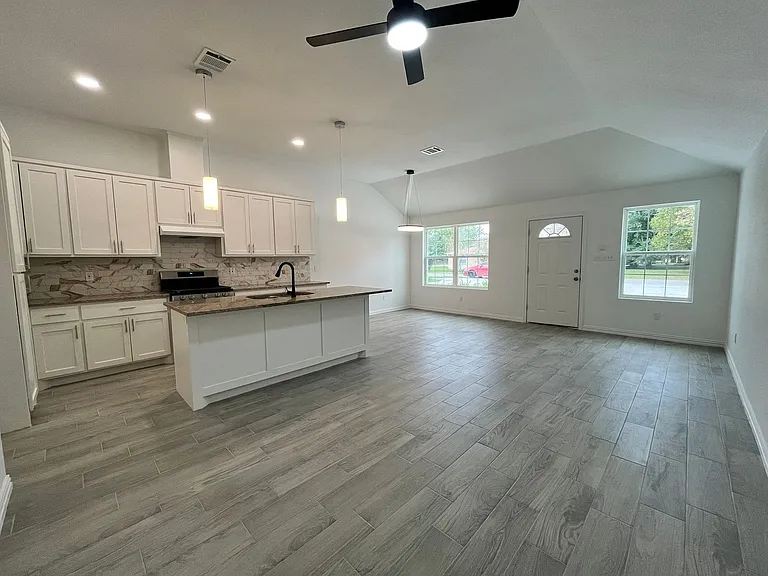 5706 Howell St #A — Photo 6