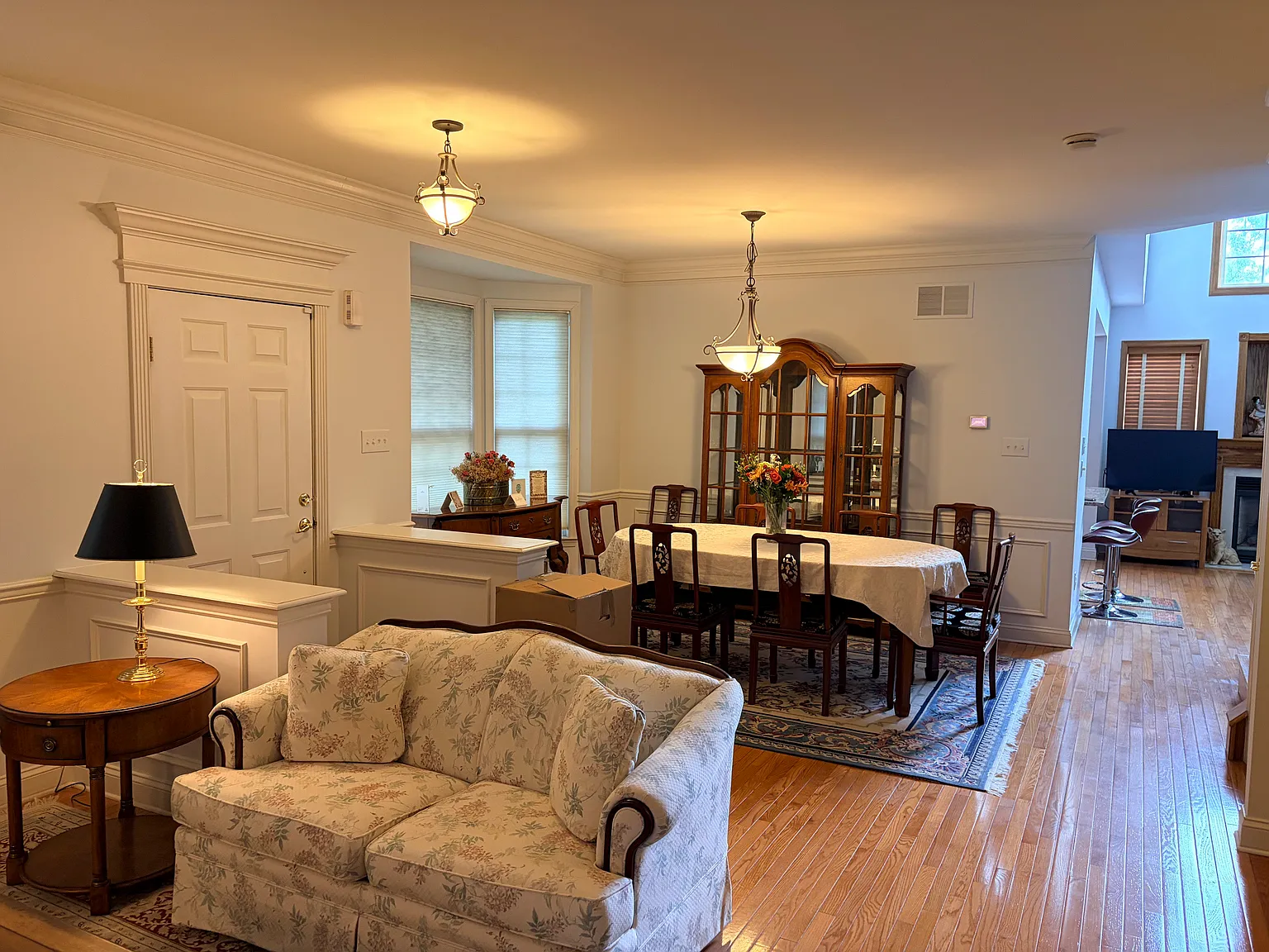 4 bed, 2.5 bath, 2540 sqft, $4,300 — Photo 4