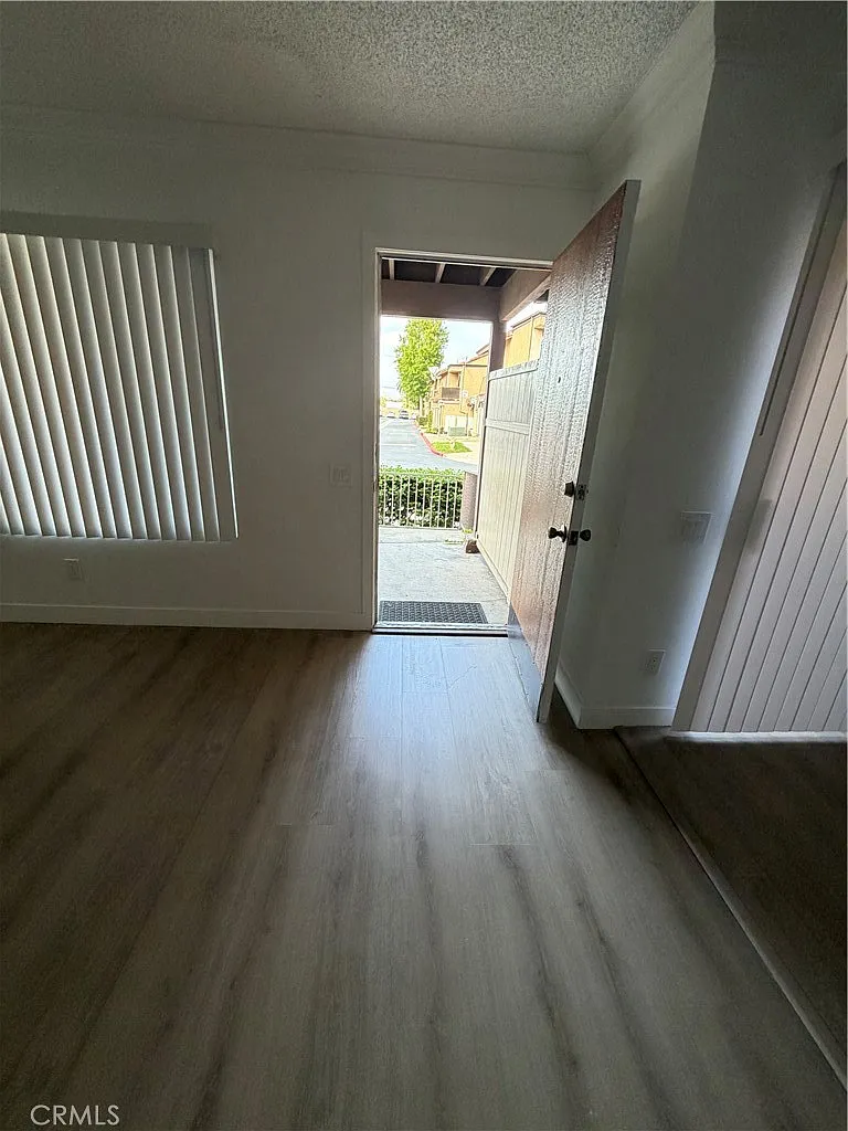 2 bed, 888 sqft, $2,450 — Photo 3