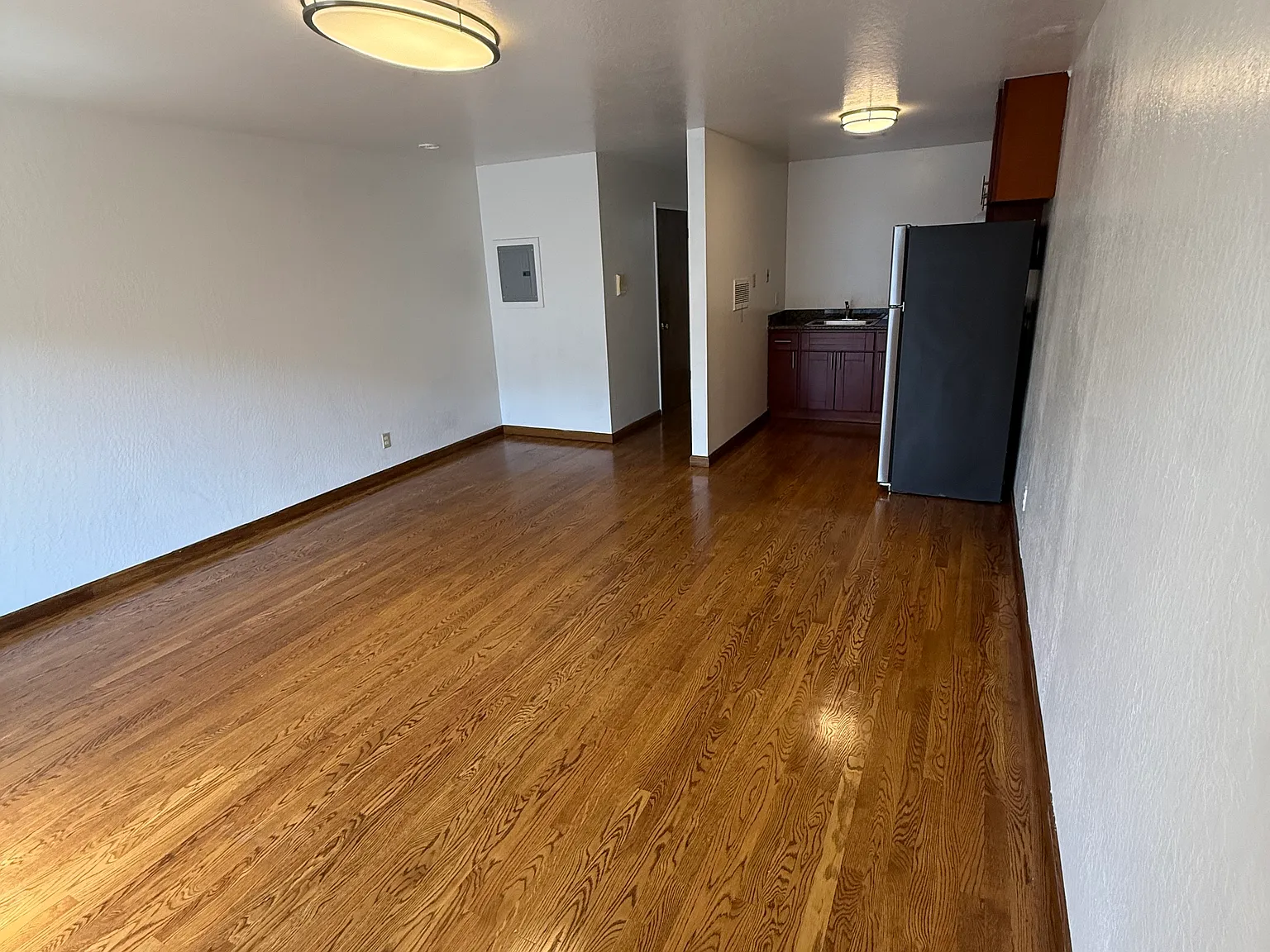 Studio, 420 sqft, $3,200 — Photo 4