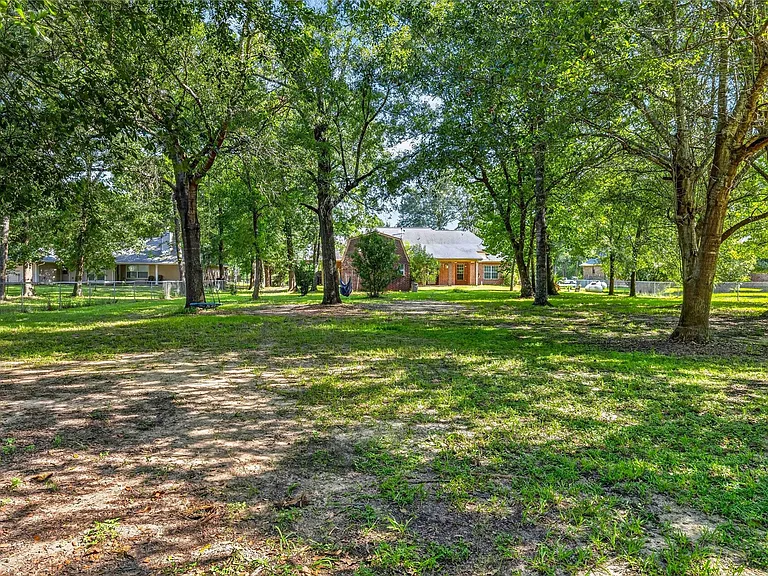 22962 Volga Dr — Photo 30