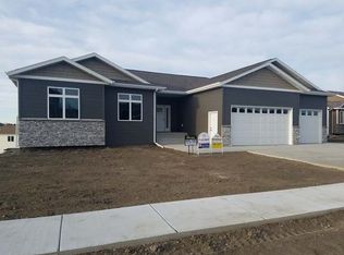 3914 Lone Peak Dr, Bismarck, ND 58503