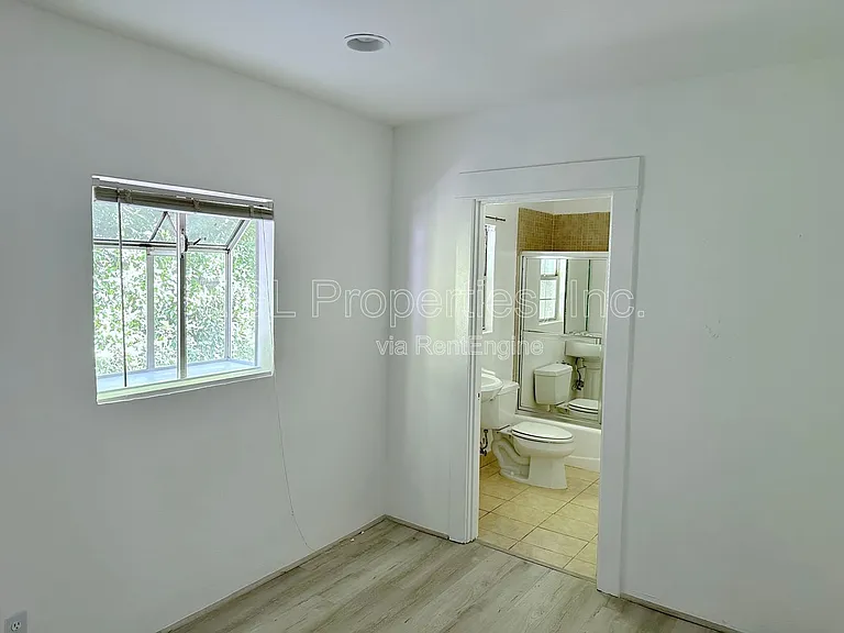 358 N San Vicente Blvd — Photo 19