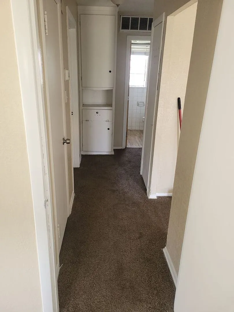 2 bed 1 bath Nice apartment. Washer dryer included ! — Photo 3