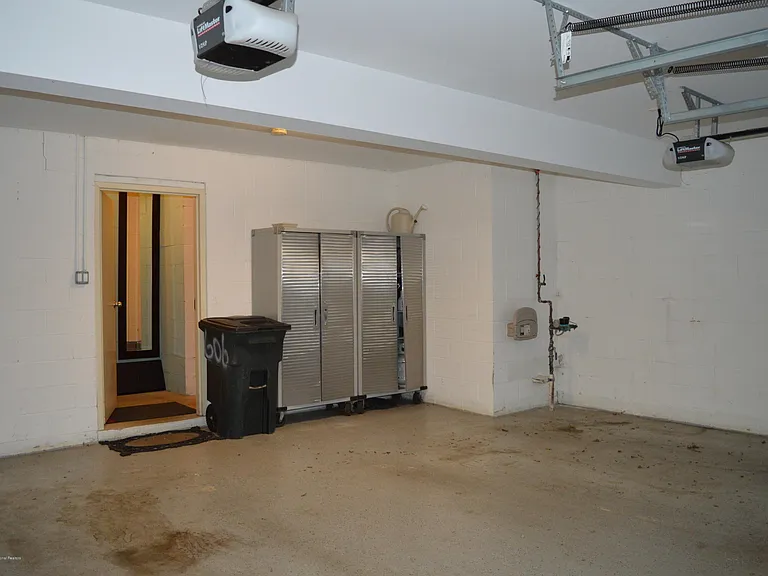 606 Park Ave — Photo 31