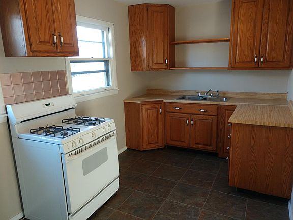 3rd image of 1724 Ballentine St