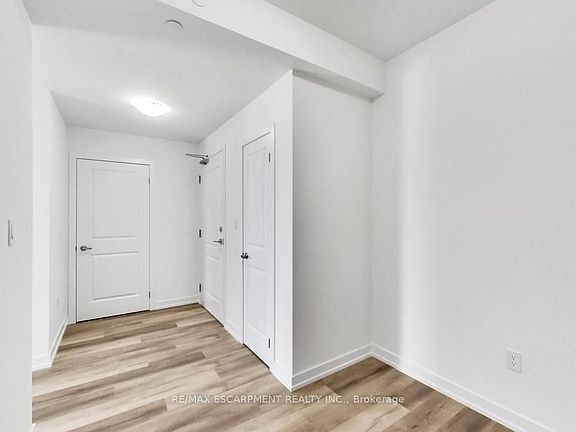 4th image of 470 Dundas St E #1008