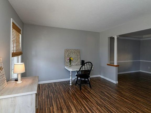 4th image of 176 Blue Spruce Ct