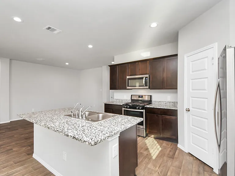 3947 Country Club Dr — Photo 10