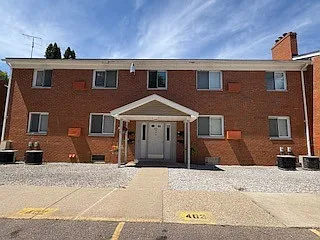 Colonial Apartments — Photo 9