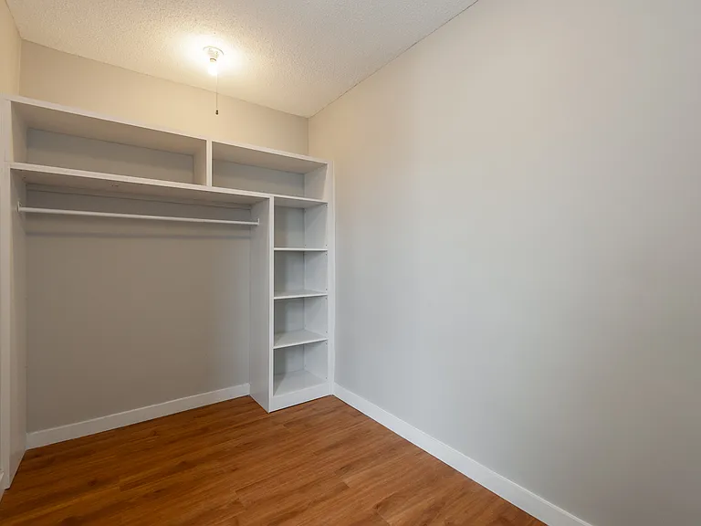1161 Wellington St W — Photo 24